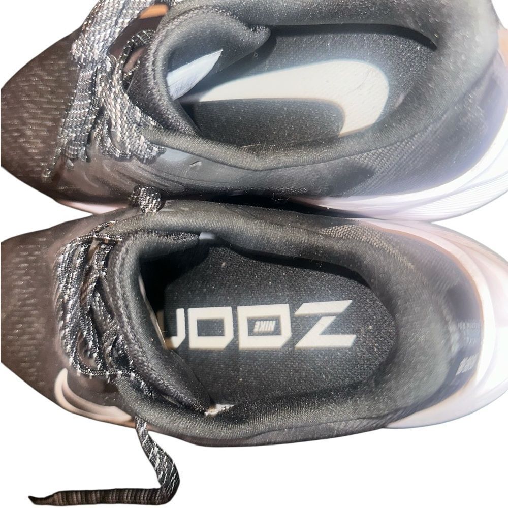 Nike Women’s Air Zoom Winflo 7 Black and White Running Shoes. Size 7.5 - Picture 4 of 8